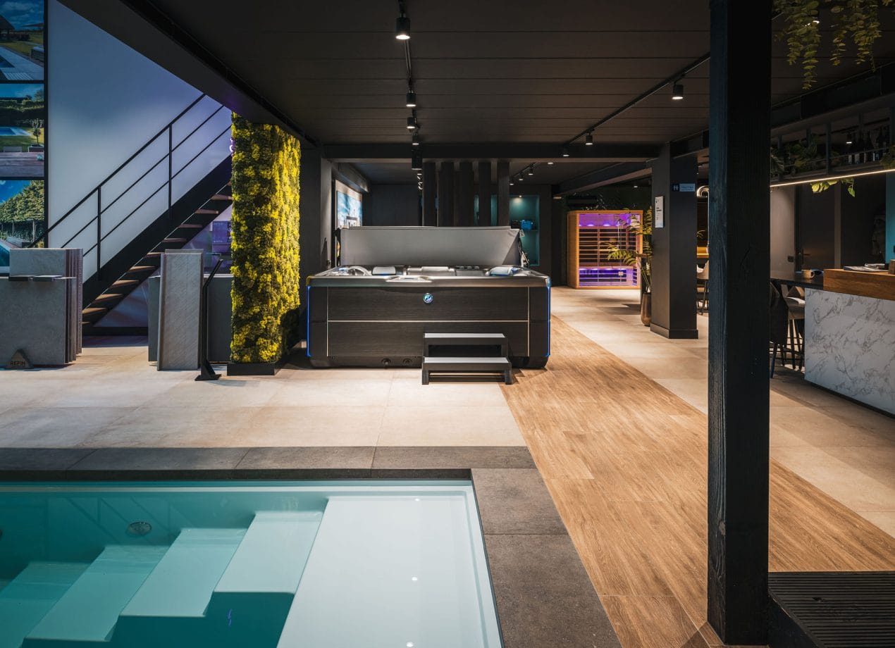 Zwembad- en wellness showroom van Altena Zwembaden in Dussen