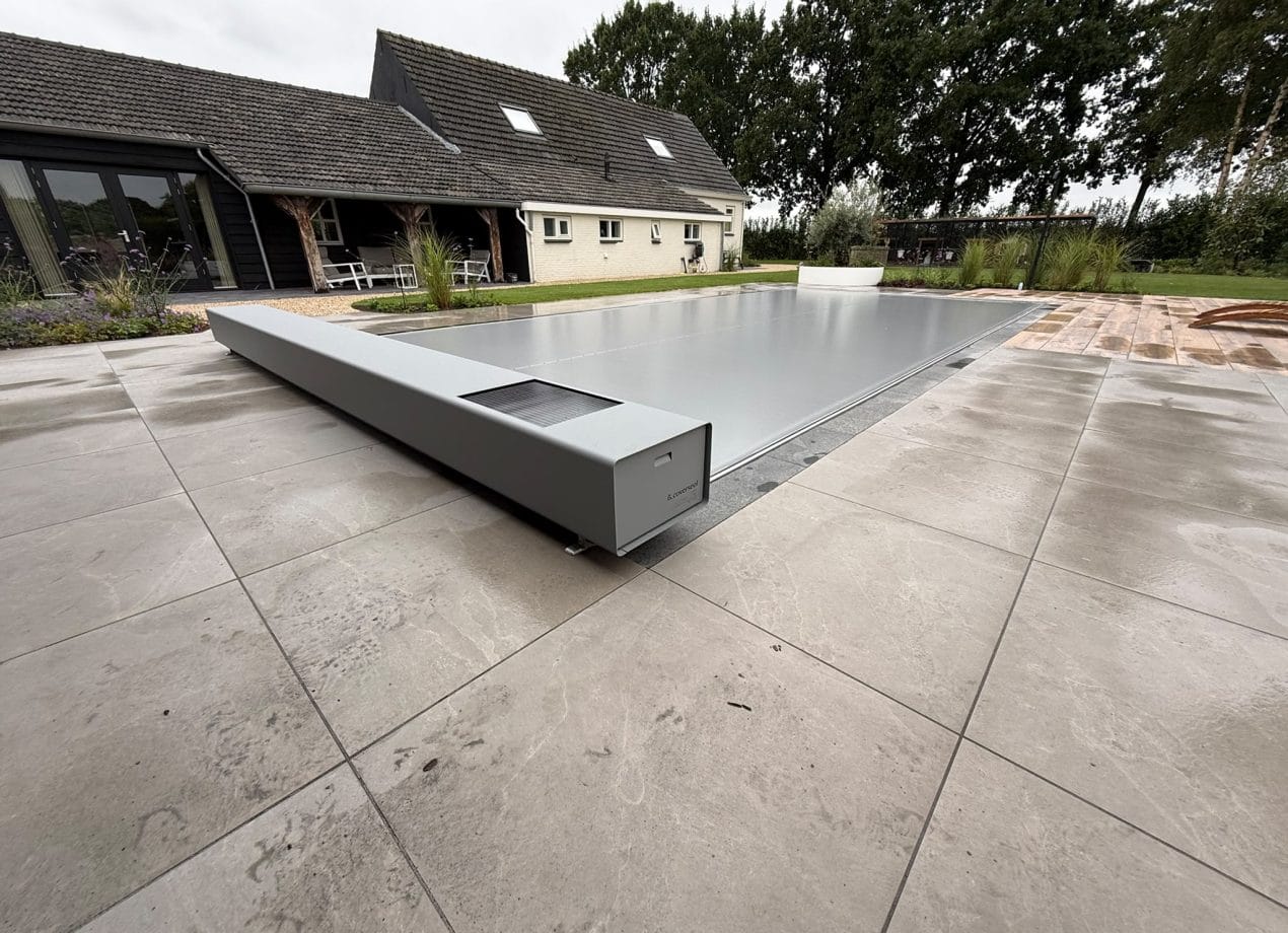 Coverseal zwembadafdekking geïntegreerd in terras