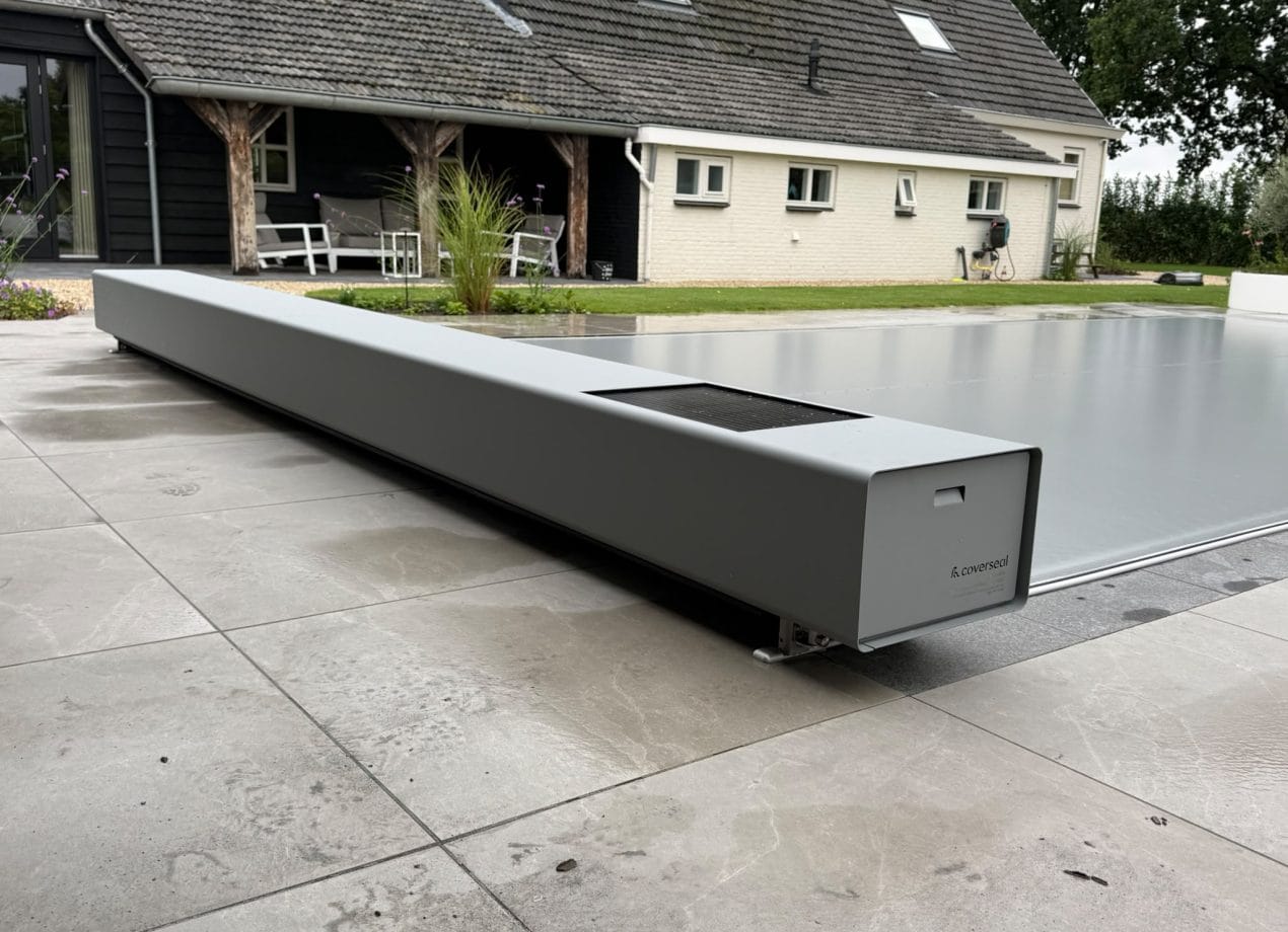 Zwembad beschermd met Coverseal afdekking