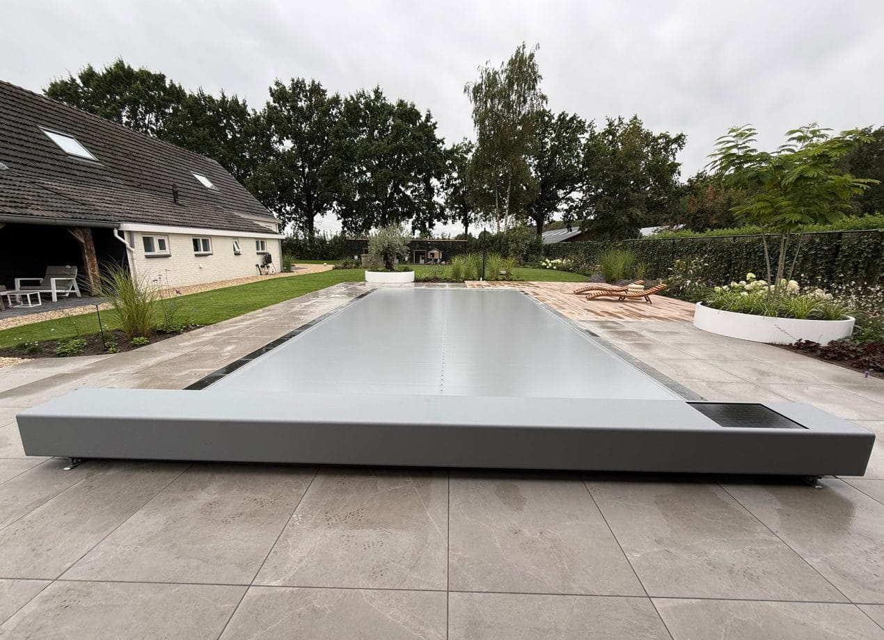 Coverseal zwembadafdekking met strakke afwerking