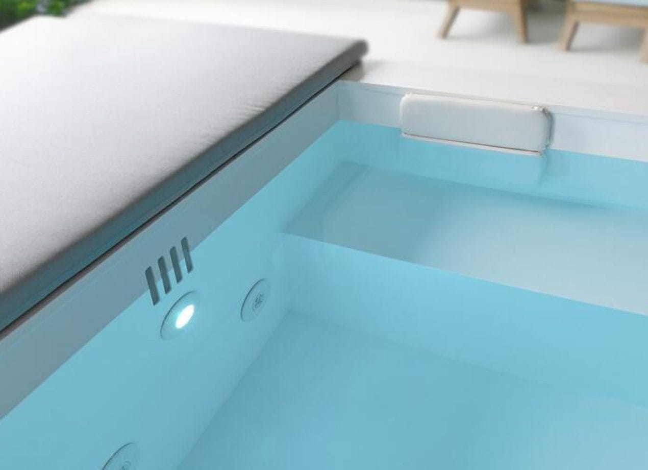 Binnenzijde van NIVEKO Zen Pool met geïntegreerde zitbanken